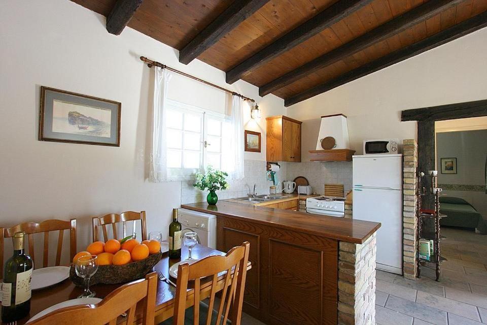 V&V Villas Almiros Beach Екстериор снимка