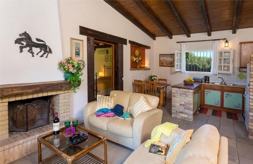V&V Villas Almiros Beach Екстериор снимка