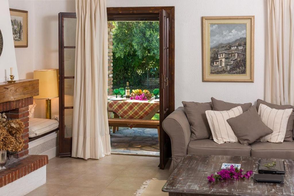 V&V Villas Almiros Beach Екстериор снимка